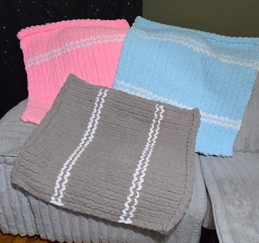 Handmade Chunky Knit Baby Blanket – 30x35