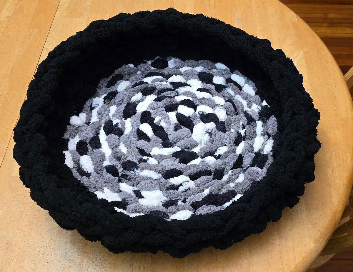 Cozy Chunky Knit Pet Bed for Cats & Small Dogs